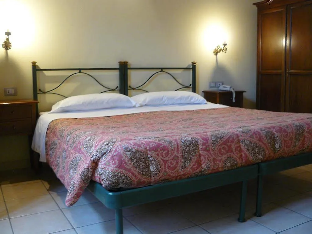 Cagliari Novecento Hotel 2*,